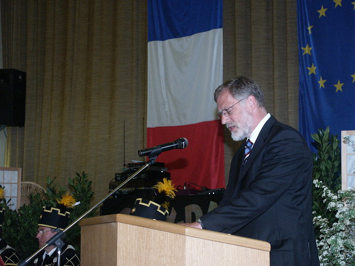 Click for next image