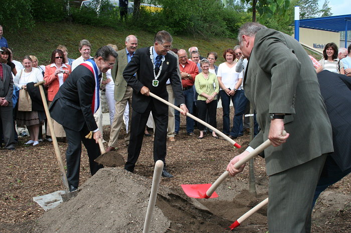 Click for next image